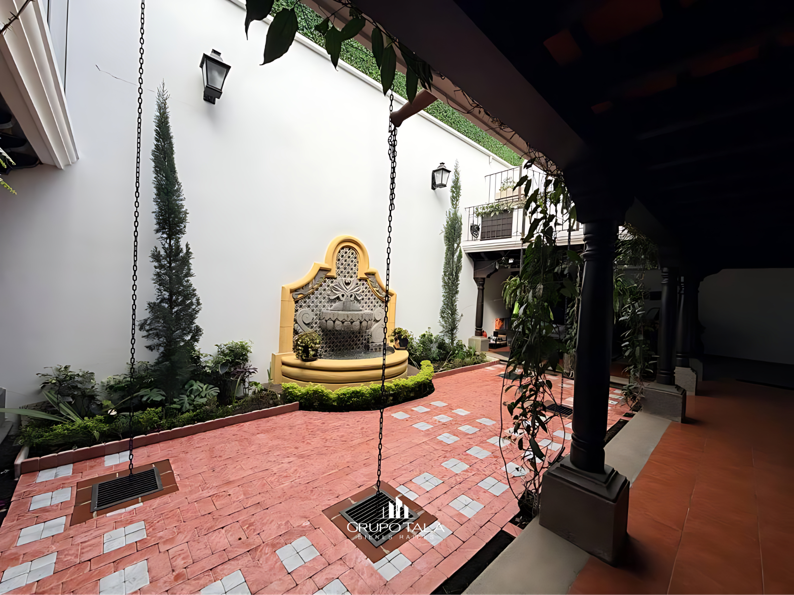 Casa en venta amueblada en Antigua Guatemala, Plazuela del Conquistador - Image 1