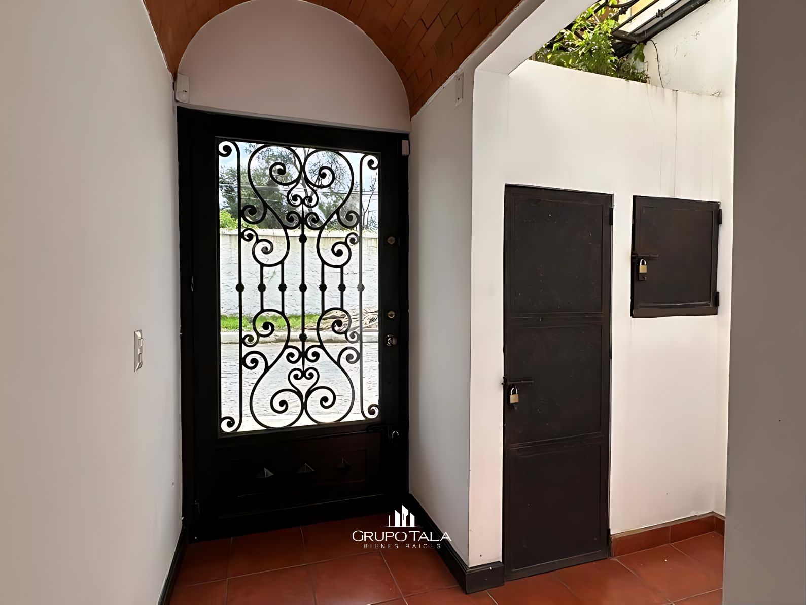 Casa en venta amueblada en Antigua Guatemala, Plazuela del Conquistador - Image 2
