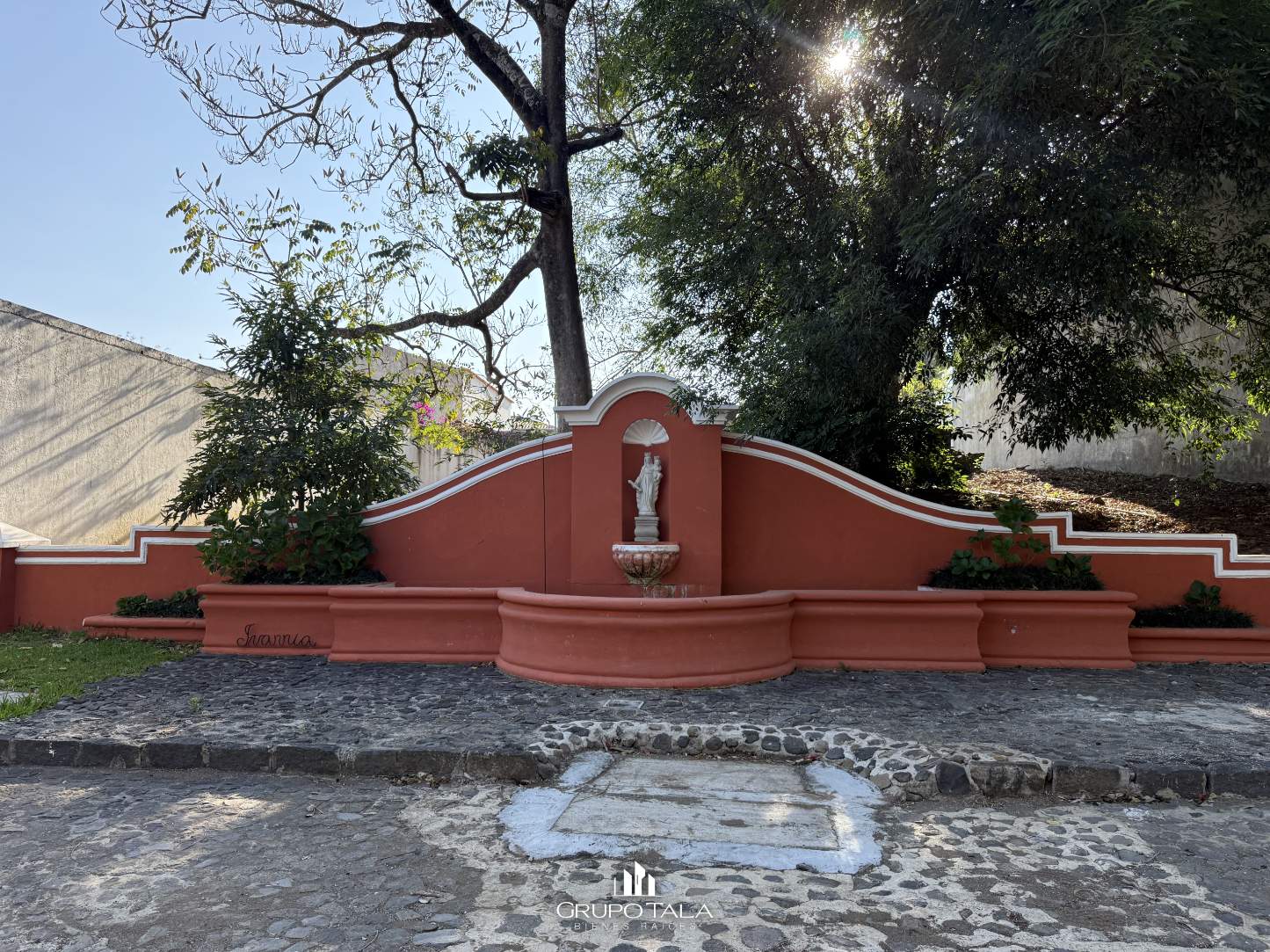 Terreno en Venta Antigua Guatemala, Santa Delfina - Image 2
