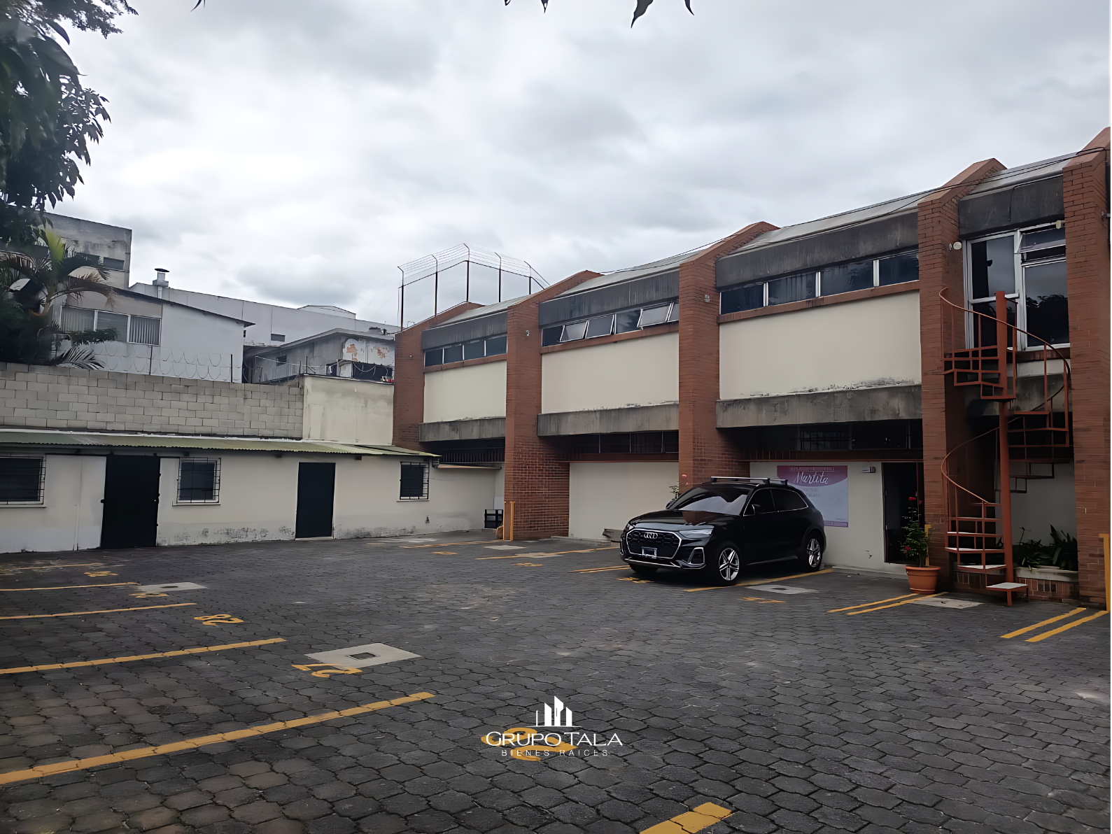 Oficinas en renta en zona 9 - Image 1