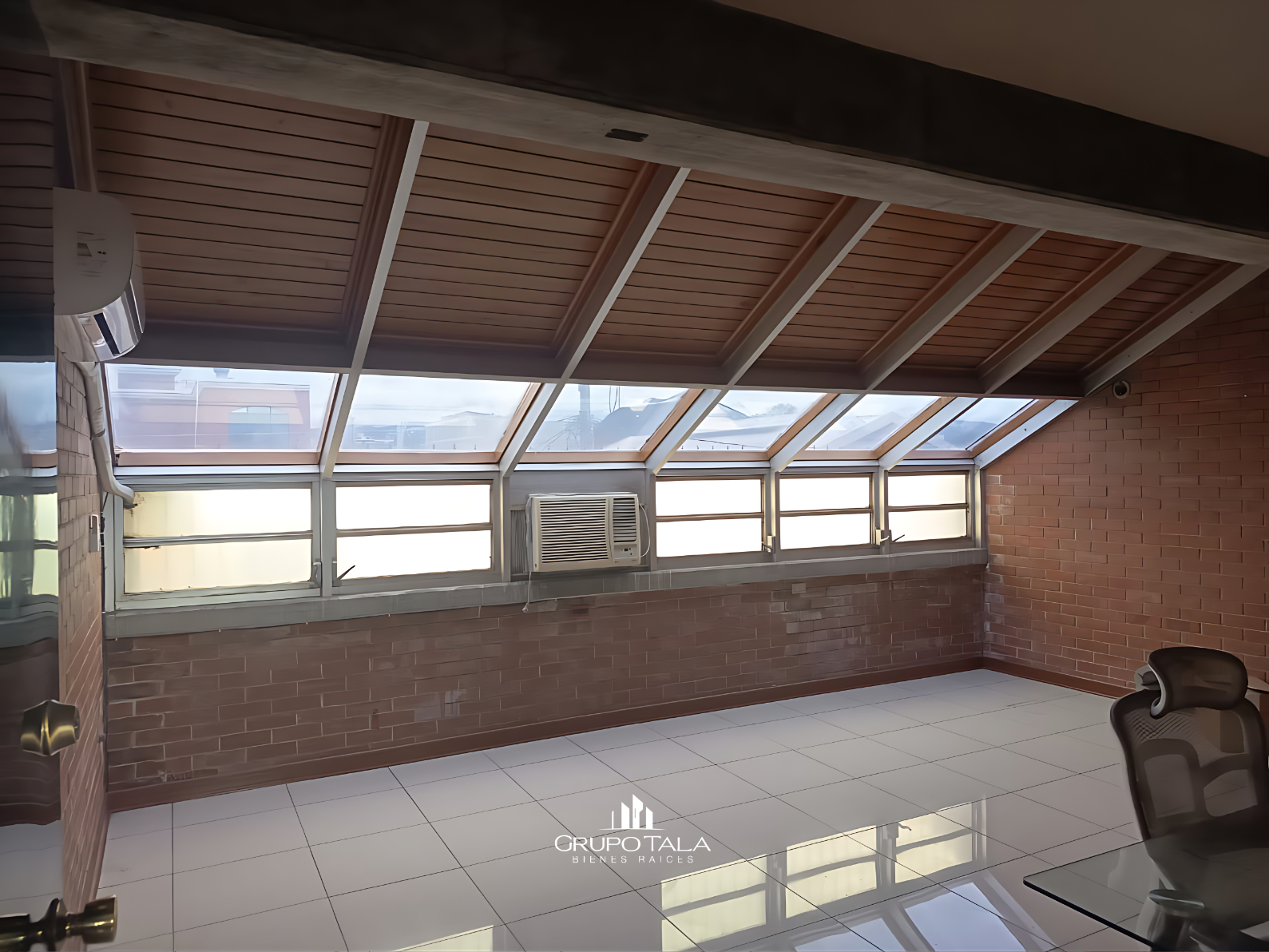 Oficinas en renta en zona 9 - Miniatura 14