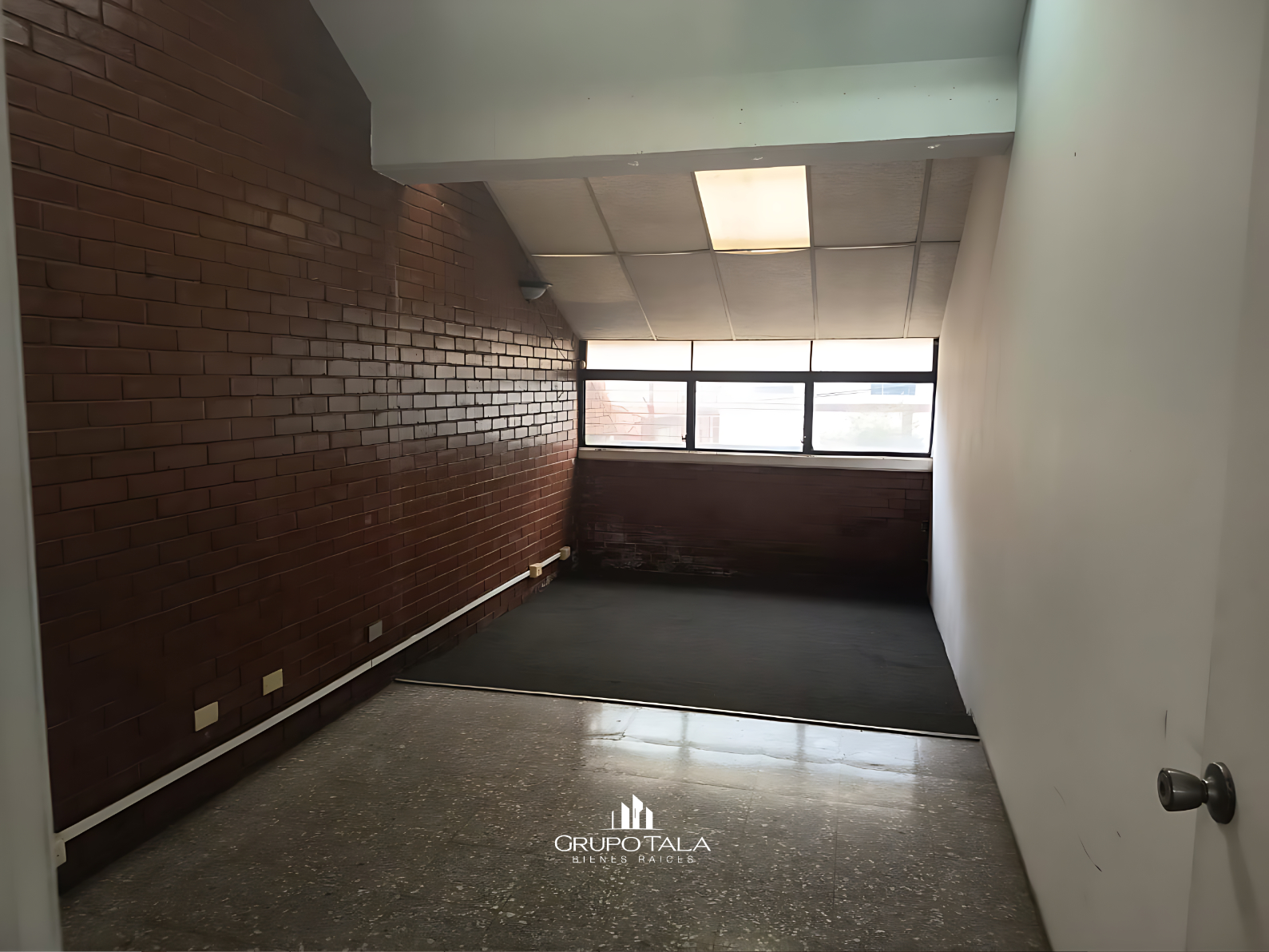 Oficinas en renta en zona 9 - Miniatura 11