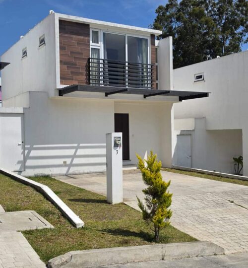 Casa en renta en Carretera a El Salvador, Condominio Paseo de Arrazola Q5,300.00