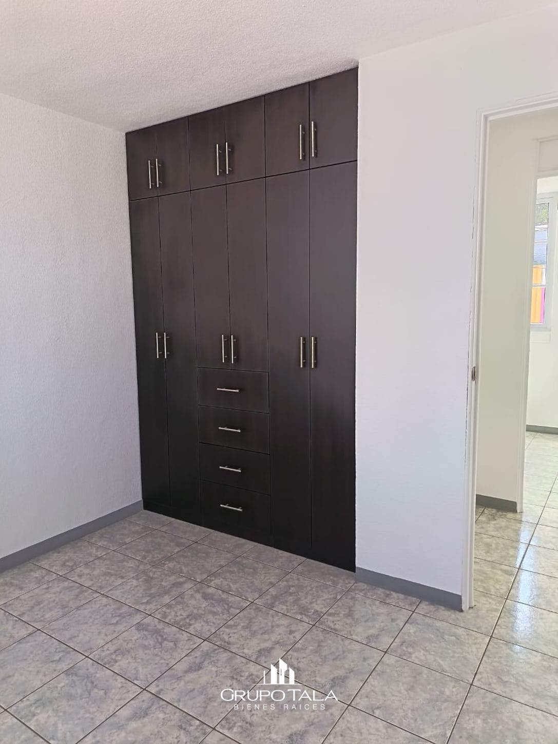 Casa en Venta Alamedas Santa Clara Q 975,000.00 - Image 3