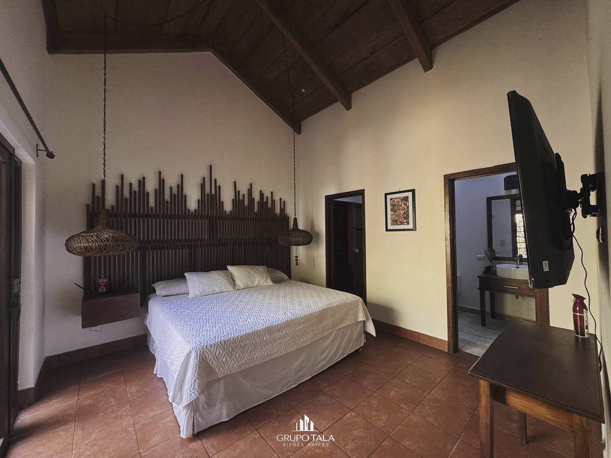 Casa en venta Cortijo de Las Flores - Image 4