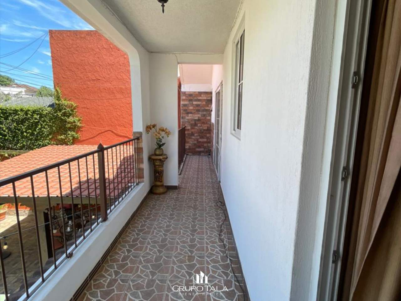 Casa en Venta en Mixco, Las Orquídeas - Image 2