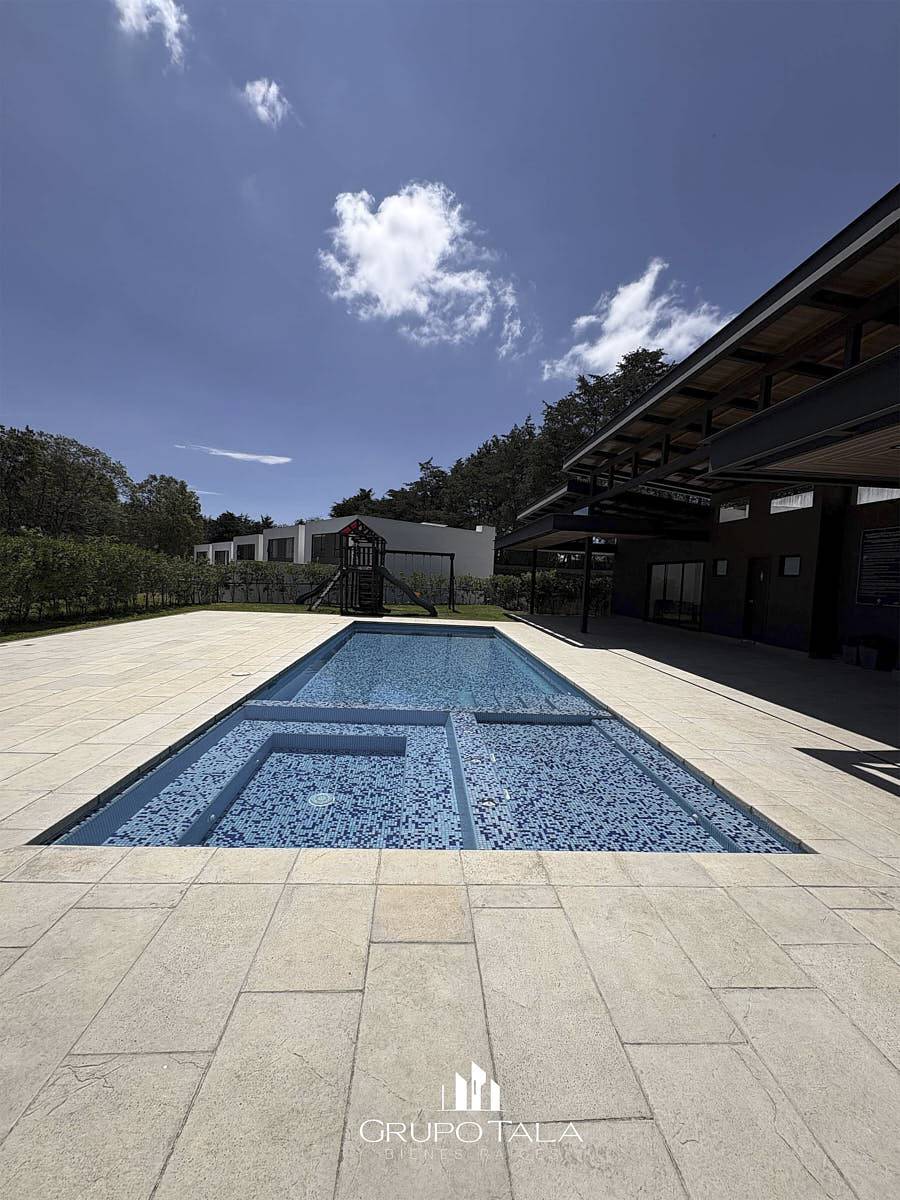 Casa en venta Portal del Bosque IV - Image 2