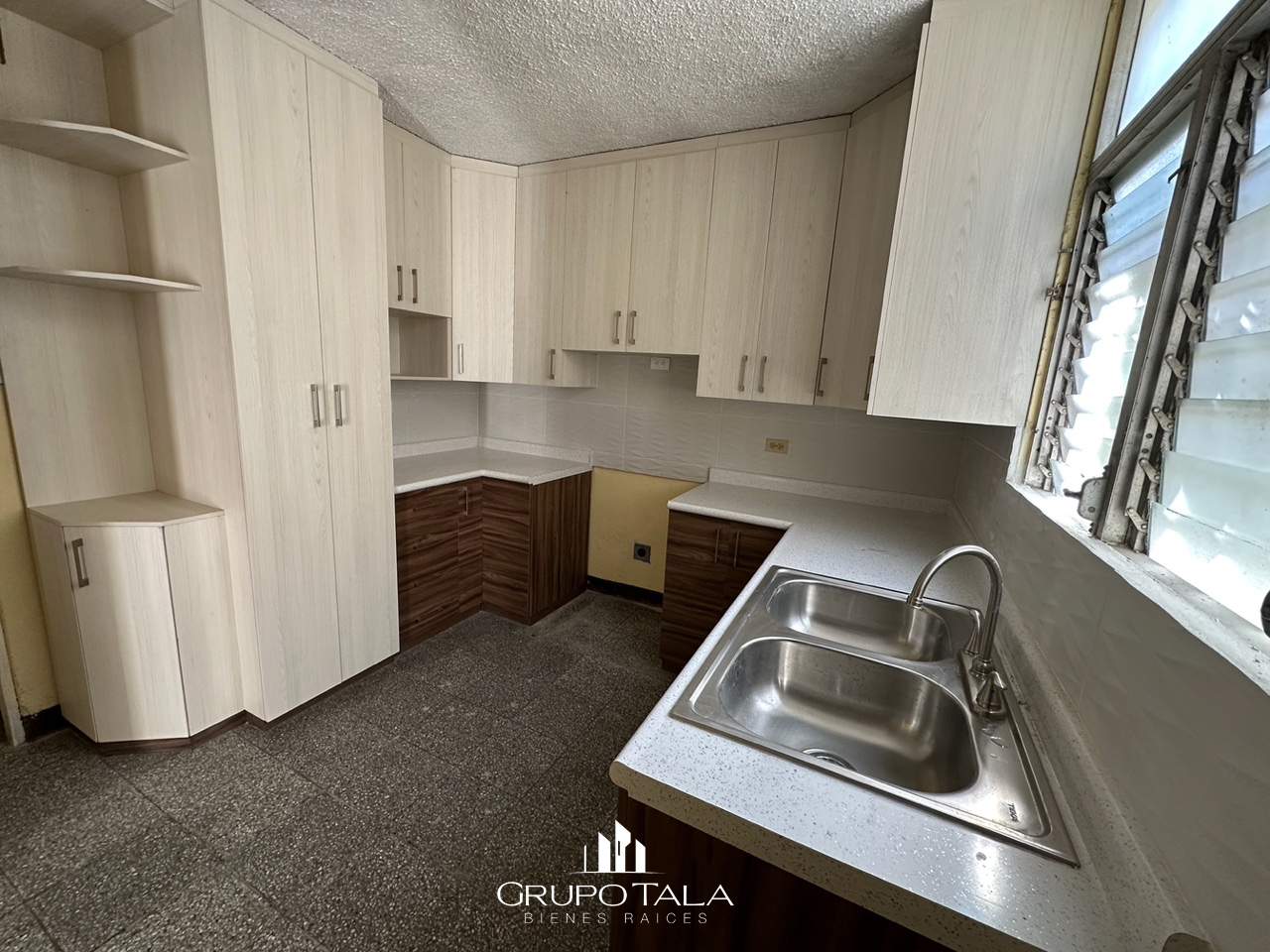 Casa en venta, zona 16 - Miniatura 4