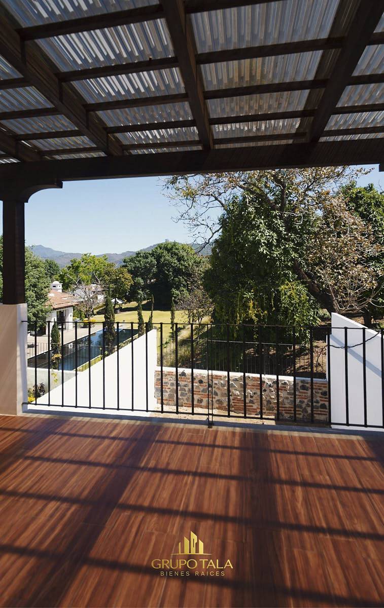 Villa Amueblada en venta, Santa Delfina, Antigua Guatemala - Image 1
